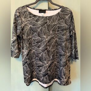 Monochrome Leaf Pattern Short Sleeve Top